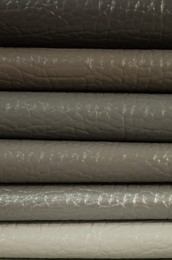 Quelles sont les différences clés entre le simili cuir et le cuir véritable ?