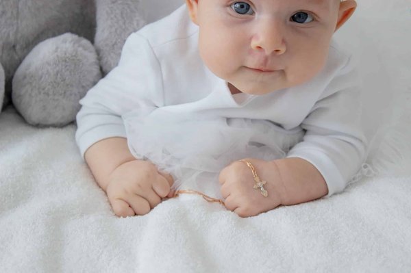 Découvrez le rond de serviette en argent parfait pour un cadeau de baptême